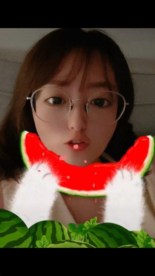 黑色吃瓜女孩,揭秘网络时代的“吃瓜群众”现象